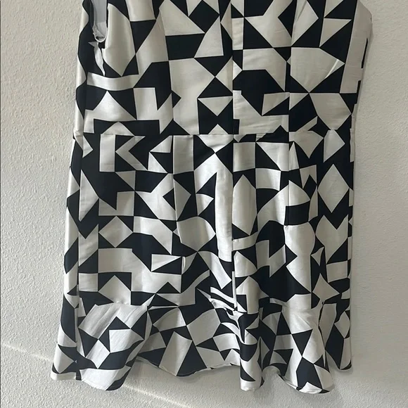 Zapelle Geometric Black and White Midi Dress - Picture 9 of 9